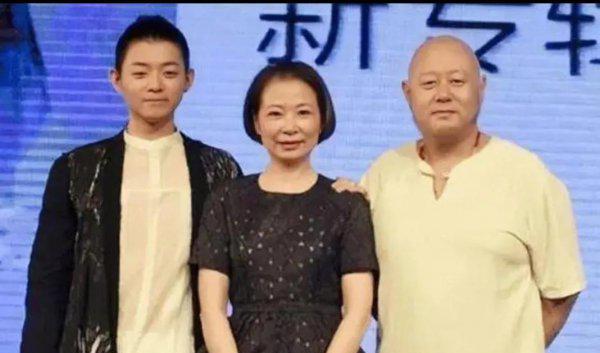 霍尊的母亲是谁叫什么名字