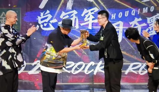 脱口秀大会第四季冠军周奇墨