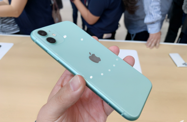 苹果11跟12哪个更值得入手