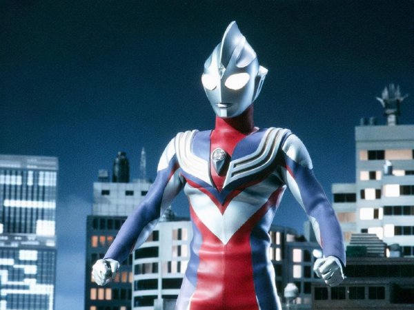 考古队发现奥特曼石像