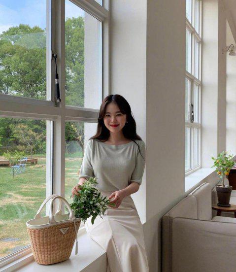 米色裙子配什么颜色上衣好看图片