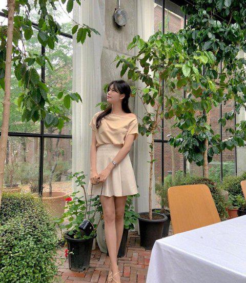 米色裙子配什么颜色上衣好看图片