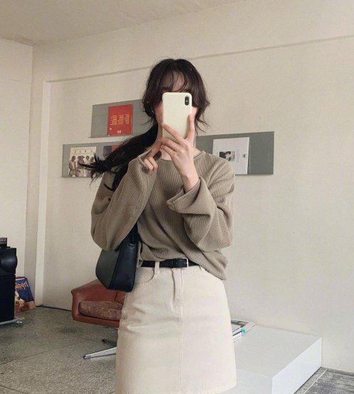 米色裙子配什么颜色上衣好看图片