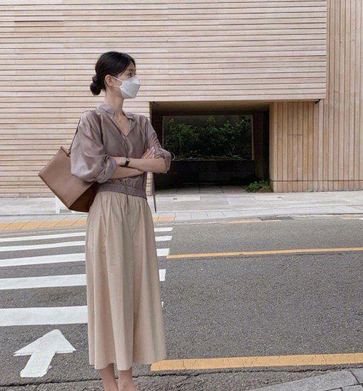 米色裙子配什么颜色上衣好看图片