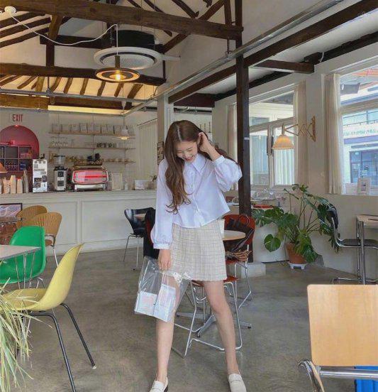 米色裙子配什么颜色上衣好看图片