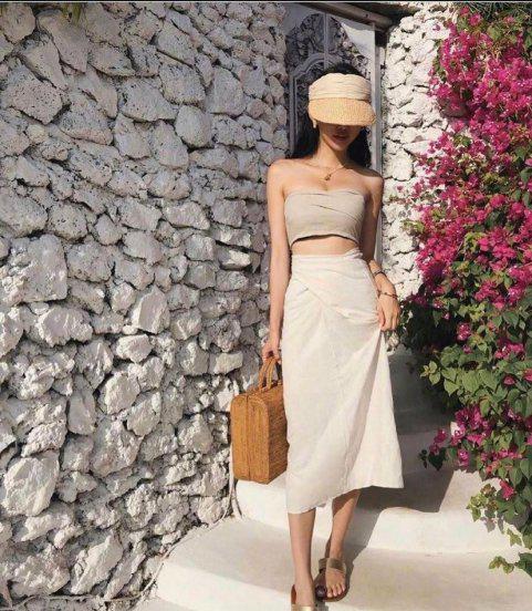 米色裙子配什么颜色上衣好看图片