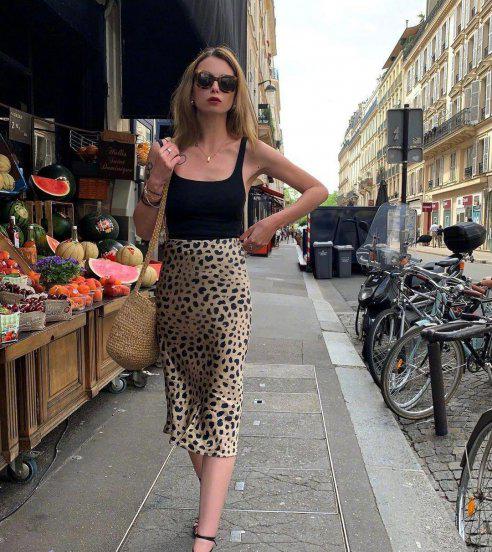 米色裙子配什么颜色上衣好看图片