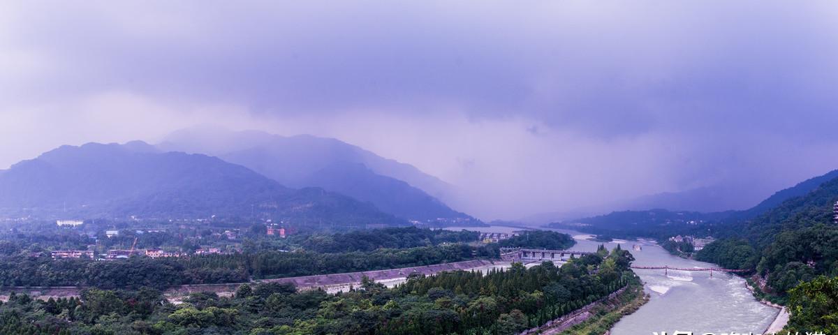 都江堰是什么时期修建的