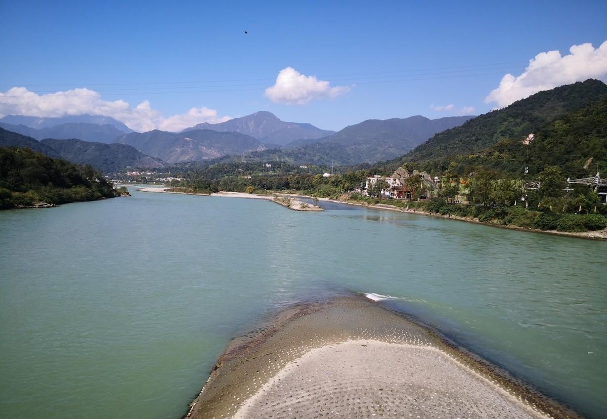 都江堰是什么时期修建的