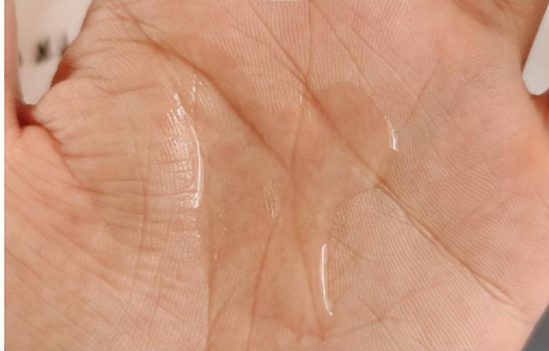 湿敷是用爽肤水还是用什么水