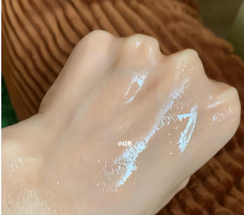 湿敷是用爽肤水还是用什么水