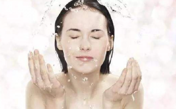 湿敷是用爽肤水还是用什么水