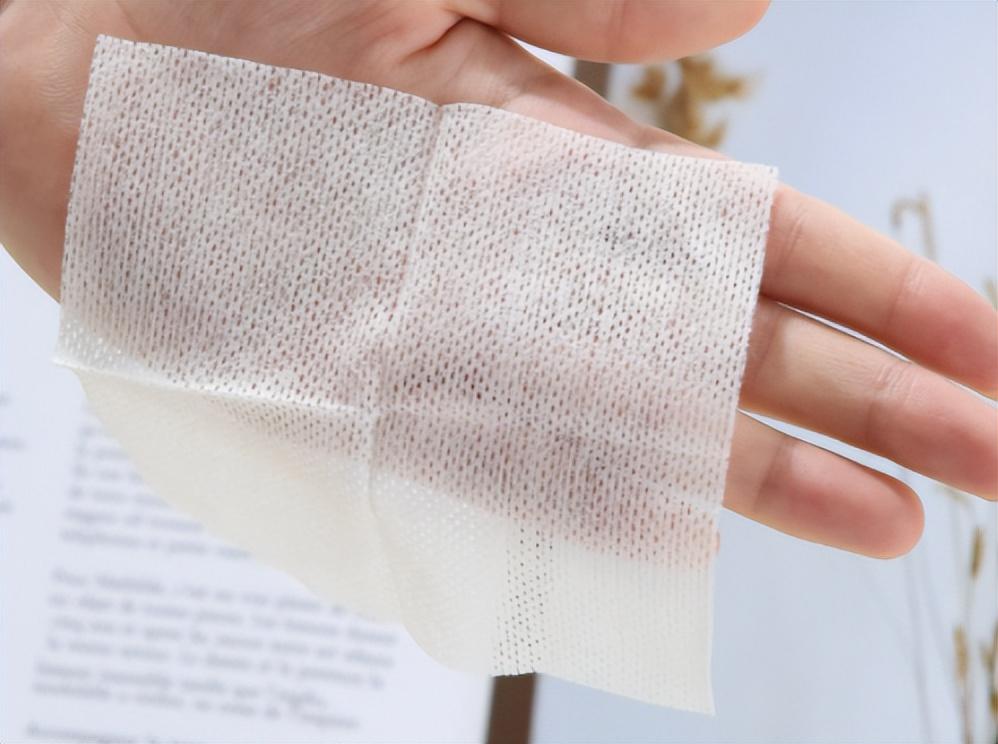 湿敷是用爽肤水还是用什么水