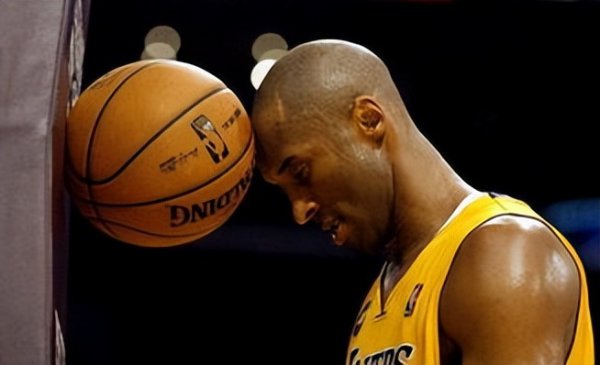 科比多少岁退役的