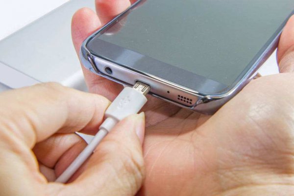 充满电一直不拔有影响吗