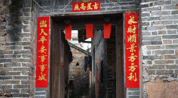 春风送暖入屠苏的入是什么意思