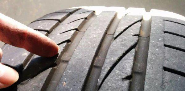 轮胎裂纹到什么程度可以换