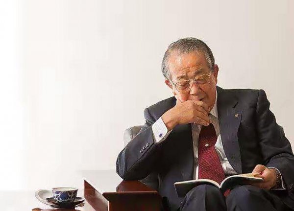 日本的稻盛和夫是什么人