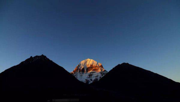 冈仁波齐为什么是神山