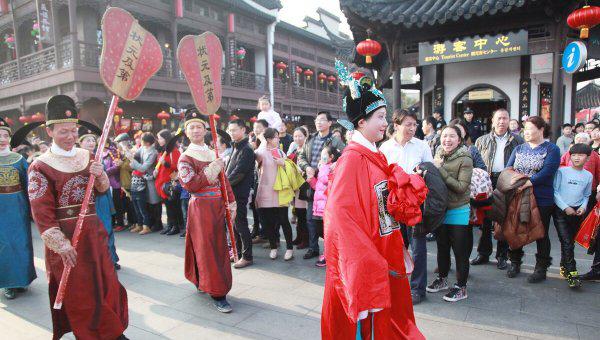 科举殿试是谁主持进行的