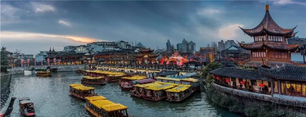 六朝古都之称的城市是