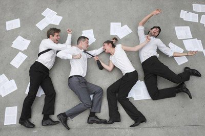 被开除了可以赔偿几个月 正式员工被公司辞退补偿多少工资