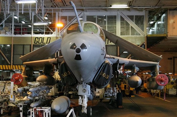 航空母舰一天的费用得多少