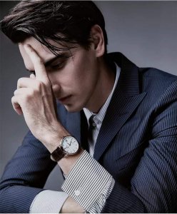 男士戴表左手还是右手 男人戴表为什么要戴在左