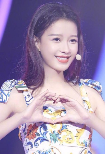 和李沁长得像的女明星