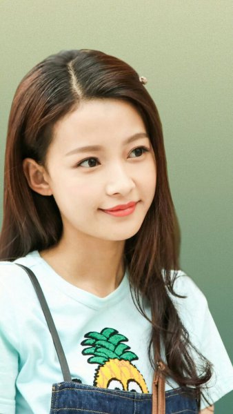 和李沁长得像的女明星