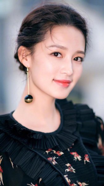 和李沁长得像的女明星