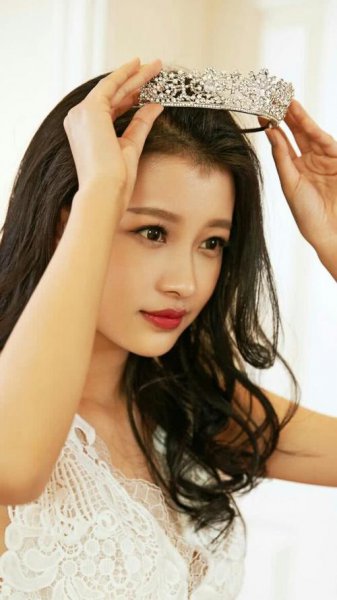 和李沁长得像的女明星