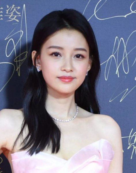 和李沁长得像的女明星