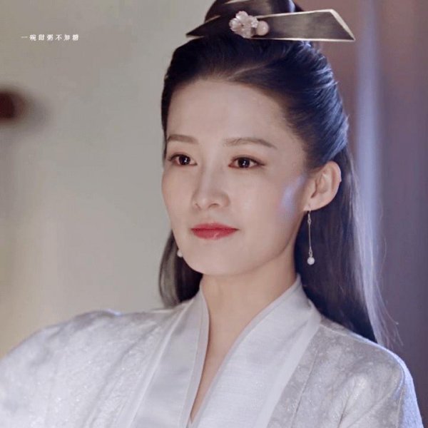 和李沁长得像的女明星