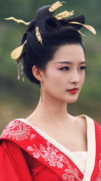 和李沁长得像的女明星