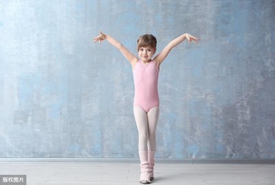 中医踮脚尖一个月有四种效果 踮脚尖的动作以及好处介绍