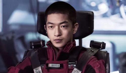 95后小生屈楚萧是怎么凉的