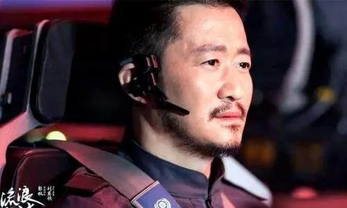 95后小生屈楚萧是怎么凉的