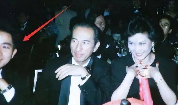 何超琼为陈百强扶棺争议