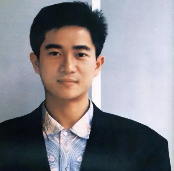 何超琼为陈百强扶棺争议