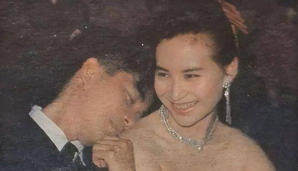 何超琼为陈百强扶棺争议