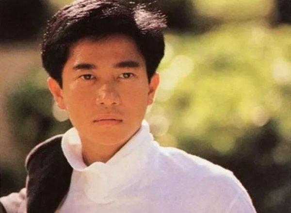 何超琼为陈百强扶棺争议