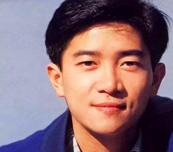 何超琼为陈百强扶棺争议