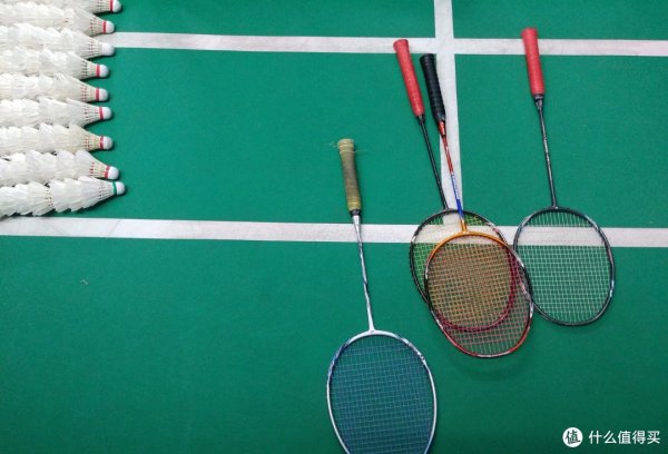 世界羽毛球拍什么牌子好