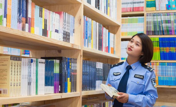 公务员一年能拿多少钱