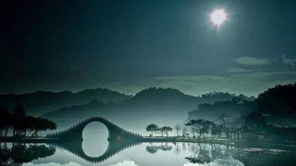 故人西辞黄鹤楼下一句是什么