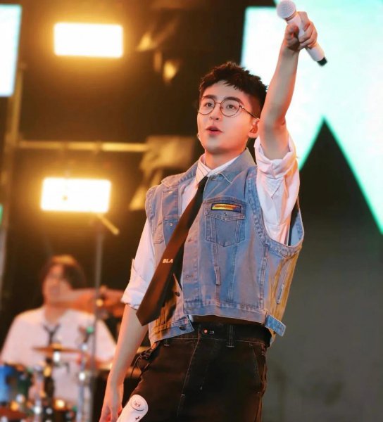 焦迈奇个人资料简介