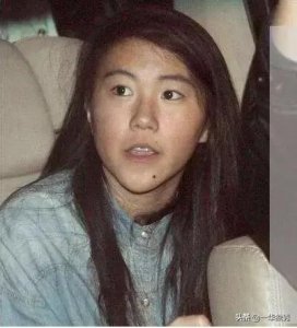 窦靖童是王菲和谁生的 窦靖童的家庭状况及演艺经历