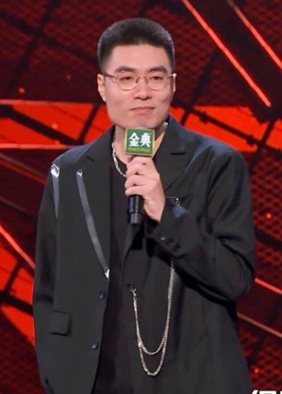 周奇墨为什么称呼周老板