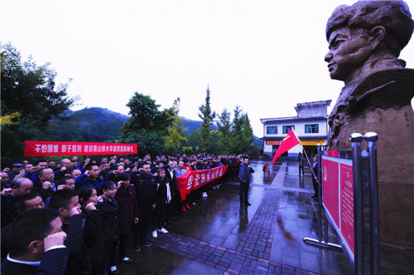 堵枪眼的是哪个英雄